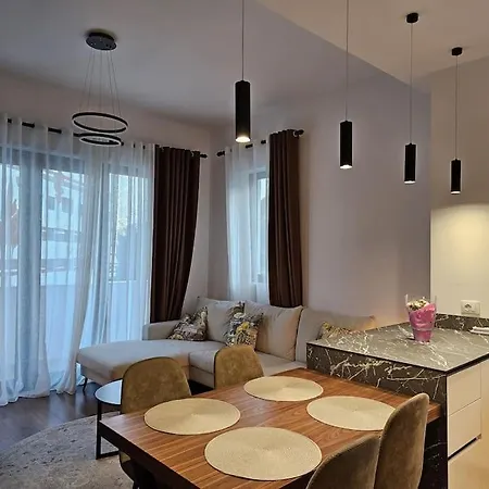 Deluxe Flat With Garden_tirana *